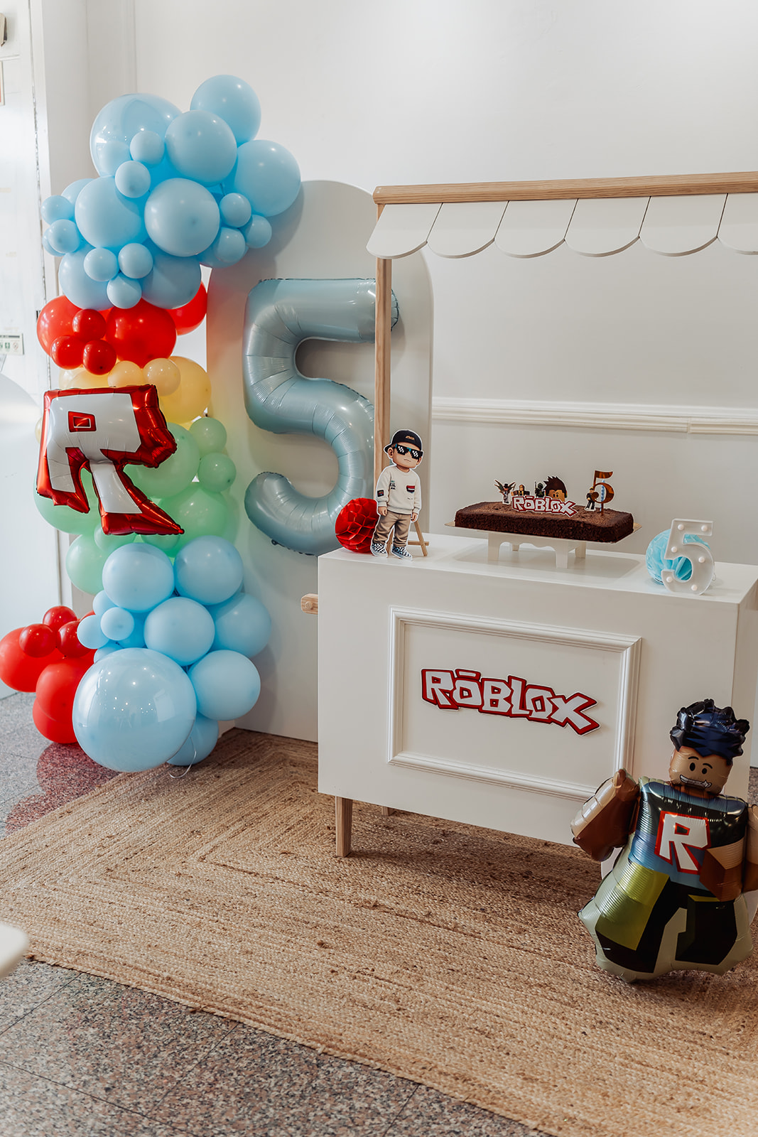 Decoração festa infantil tema Roblox — 5.º aniversário no Tiduli Kids Party Rio Tinto