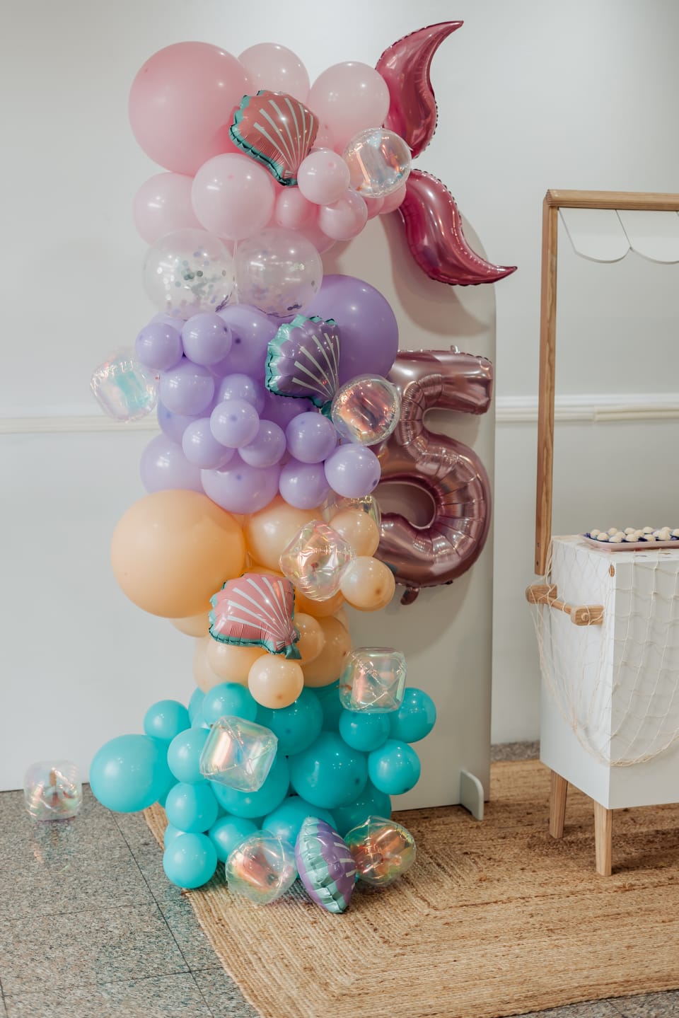 Decoração festa tema Sereia com balões lilás e teal — 5.º aniversário no Tiduli Kids Party